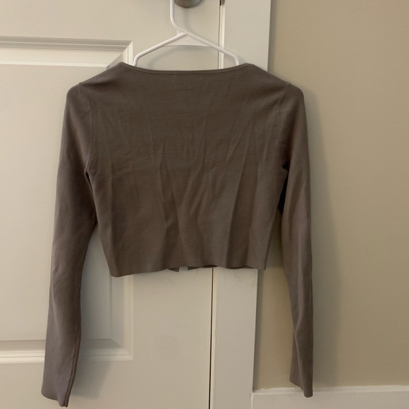 Aritzia Izzy Cardigan - Picture 2 of 5